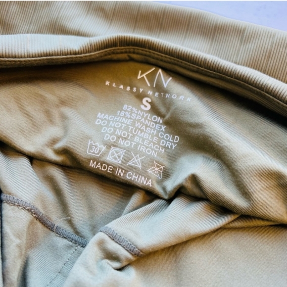 EUC Klassy Network Women's Olive Green Ribbed Halter Brami Crop Top Small - Picture 4 of 13